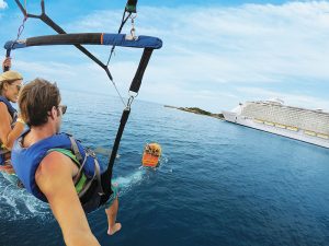 Parasailing em Cococay