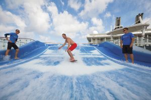 FlowRider,uma das atrações para um cruzeiro na Ásia