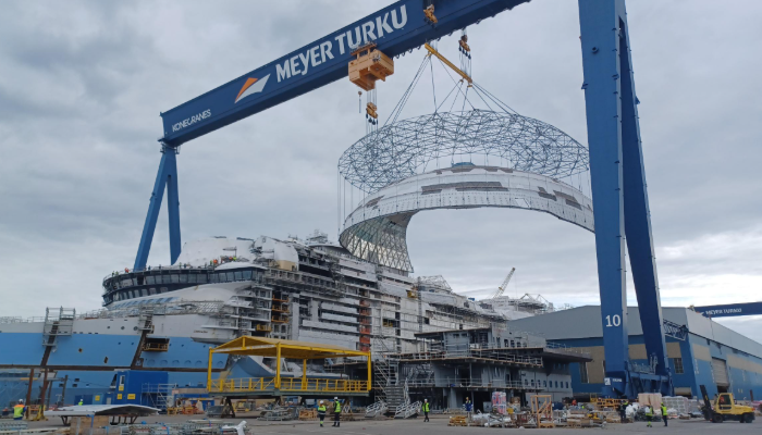 Legend of the Seas sendo construído em Meyer Turku